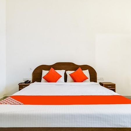 Hôtel Capital O 23129 Chelsea Palace à Khajurāho Extérieur photo